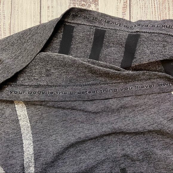 Gray Quarter Zip Pullover Jacket. Size XSmall. EUC - Picture 2 of 9